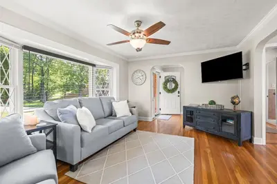 Image de Lakeside Escape: 180° Water Views, 3 Miles from Hpu, 10 Miles from Greensboro