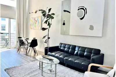 Image de Loft in Hollywood /free parking with balcony