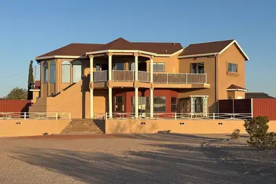 Image de 4br 4ba 3k sq Ft on 2 acres, Elephant Butte Lake Views, refrigerated Ac