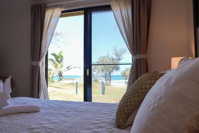 Image de Heaven on earth - Beachfront Beach House on 75 Mile Beach
