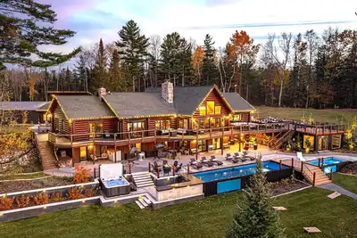Image de Private Lodge 15 Beds/ 11 Baths Long Lake Sleeps 70