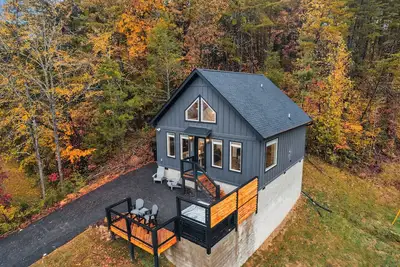 Image de Private Couples Cabin w/ Hot Tub & Mtn Views - Sept Weekday Deals