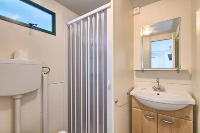 Image de Maison mobile avec une belle terrasse semi-couverte