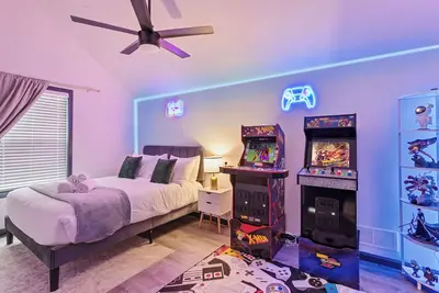 Image de Luxe Retreat with Arcades + Board Games in downtown Atlanta