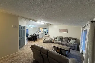 Image de Quiet. Relaxing. 4-bedroom House with Ac, Jetted Tub and WiFi.