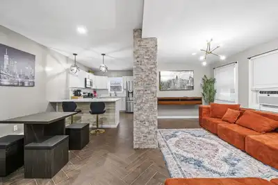 Image de Stylish Retreat | 3-Br | Train to Nyc access