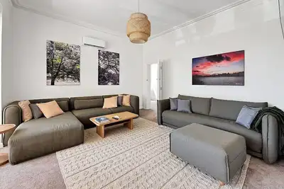 Image de Serviced Luxury Condo, Parkside, moments to metro
