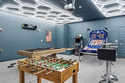 Image de Lake Travis Resort-Style Amenities + Game Room! Welcome to Point Venture, Tx