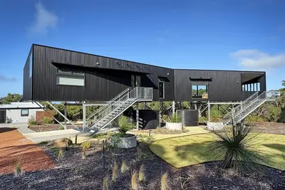 Image de Lights Lookout: Elevated home, expansive sea views