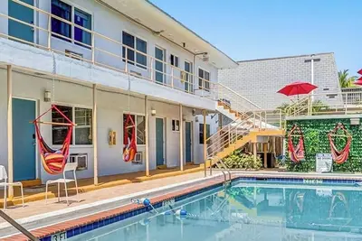 Image de Coastal Studio by Hollywood Beach Boardwalk