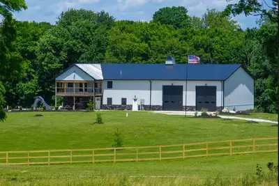 Image de The Shome-3-bedroom barn on 10 acres in peaceful Thornville with Ac, WiFi