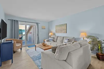 Image de The Coastal Nest • Steps from the Beach and Poolside Relaxation