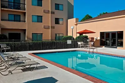 Image de Stylish Hideaway Near Unc Charlotte | Gym, Seasonal Pool, Pet-Friendly