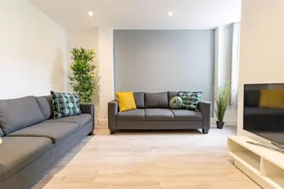 Image de Stansted 2 | 6 Bedrooms | 2 and a Half Bath