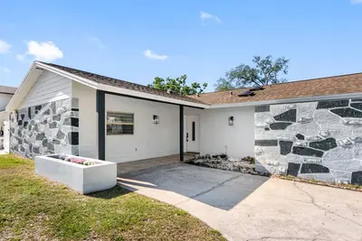 Image de Charming 3-bedroom pool house with Ac, WiFi in delightful Tampa