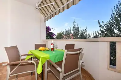 Image de Garçonnière avec la terrasse et la vue sur le mer Tucepi, Makarska (As-23944-b)