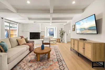 Image de Gorgeous 3br/2ba Home with Washer & Dryer, Cozy Living Room & Fireplace