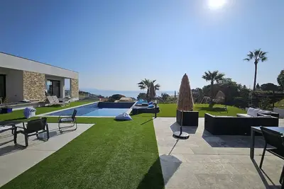 Image de Exceptionnelle villa contemporaine 12 + 1