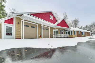 Image de Walk to Lake Huron Beaches: Home w/ Fire Pit!