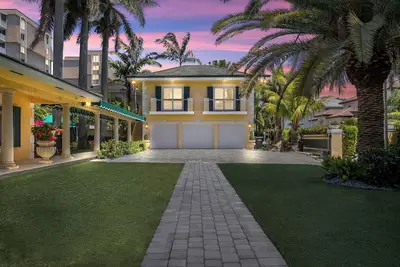 Image de Gated Luxury Retreat with Private Beach and Bbq