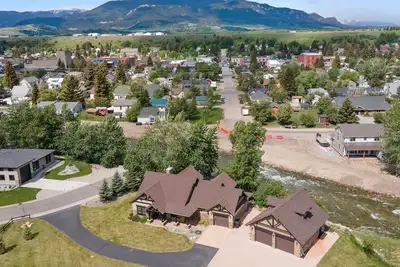 Image de 3-bedroom 2 bath Creekside property available for extended stays at Rock Creek Escape