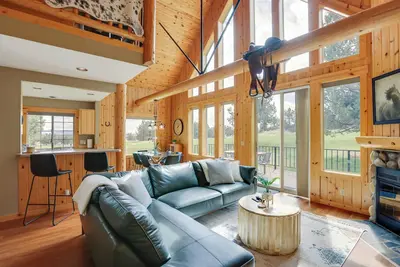 Image de Hot Tub + Golf View: Eagle Crest Resort Escape!