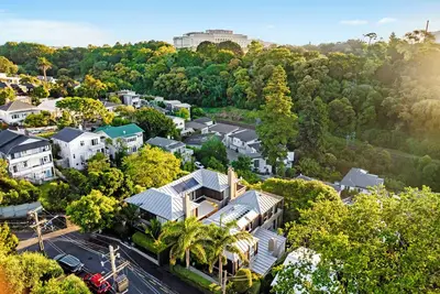 Image de Sun Drenched Natural Oasis right in Central Auckland
