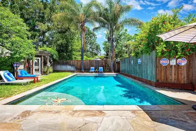 Image de Luxury! Cigar Lounge, Pool, Hot Tub, Bbq, Games