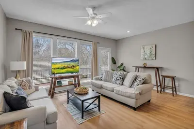 Image de To Legends! 3bd with 2. 5 Bath House!