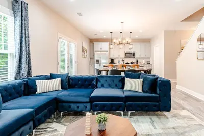 Image de Brand new home - Luxurious and Cozy Retreat! Close to Fort Benning