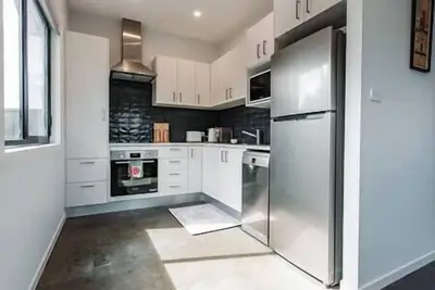 Image de Stay by the lake! 2-bedroom granny flat