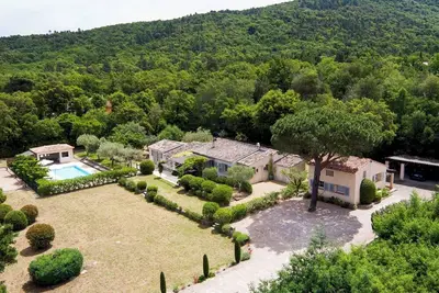 Image de New - Luxury Family Villa with Pool in Vineyards Near St. Petersburg. Tropez