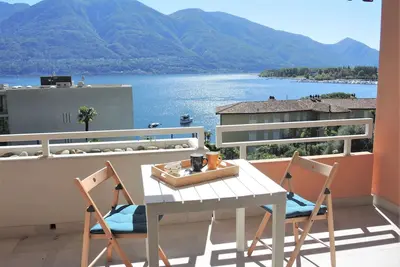 Holiday apartment with a beautiful view of the lake, near the promenade