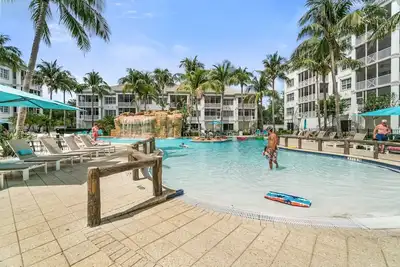 Image de Tropical Paradise Oasis | Resort Amenities, Top-Floor, 3-Bedroom End-Unit