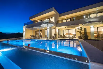 Image de Luxury Villa Nuova with pool