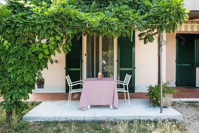 Image de Agréable appartement avec Wifi, piscine, climatisation, Tv, patio, animaux admis et parking