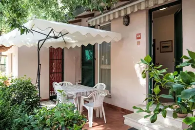 Image de Joli appartement avec piscine, climatisation, Wifi, Tv, patio, animaux admis et parking