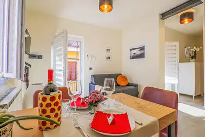 Image de 2-room corner apartment with balcony in the heart of the old town