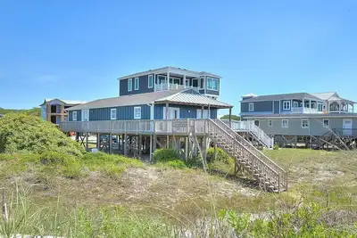 Image de Oceanfront Walk to Pier & Restaurants, Shops-Dog Friendly-2 Dogs Allowed