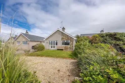 Image de Cae-Calch | Three Bedroom Bungalow in Seaside Village Morfa Nefyn