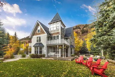 Image de Park Place- Luxury Home, Hot Tub, Fire Pit, Huge Yard, Privacy