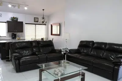 Image de Enjoy a peaceful, comfortable, unique and family-friendly time at Casa Leeza.
