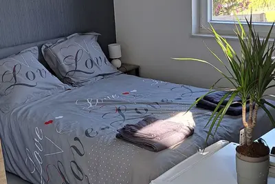 Image de Chambre avec piscine à la campagne