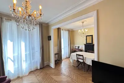 Image de Charming 2-Bedroom Apartment on Rue des Martyrs – Heart of Paris