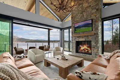 Image de Whitefish Lakefront Luxury- Private Dock