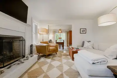 Image de Charming 3b/ 2. 5ba  house with a yard, short distance to town & the beaches