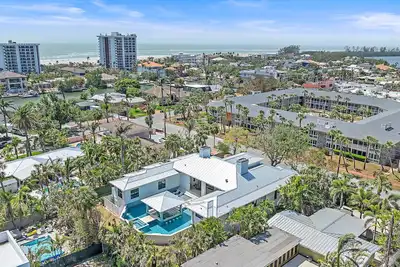Image de Large, Resort-Like Pool Home. Walk to Lido Beach and St. Armand's Circle.