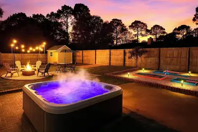 Image de *MiniGolf-Hot Tub-Firepit-Games*