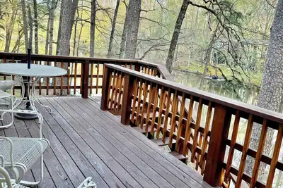 Image de The Lake House on Segovia - Cozy Cottage on Lake Segovia!