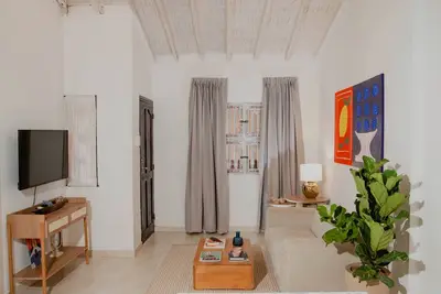Image de 2br Apartment with the best location inside the walled city!